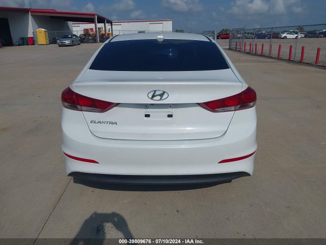 Hyundai ELANTRA SEL 2018 5NPD84LF7JH310653 Image 16