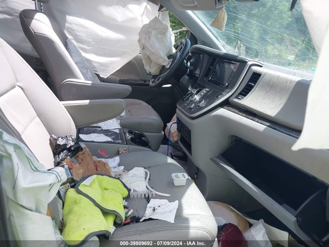 Toyota SIENNA XLE 2020 5TDYZ3DC2LS056036 Image 5