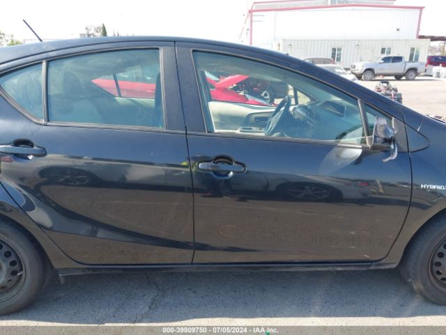 JTDKDTB35E1084369 Toyota Prius C One