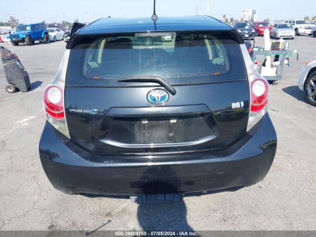 JTDKDTB35E1084369 Toyota Prius C One