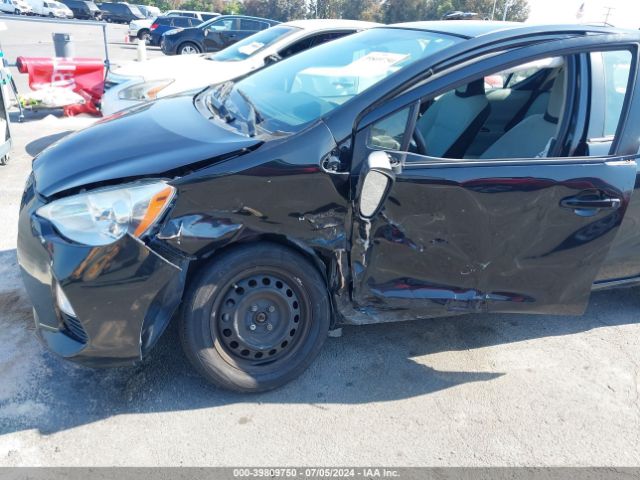 JTDKDTB35E1084369 Toyota Prius C One