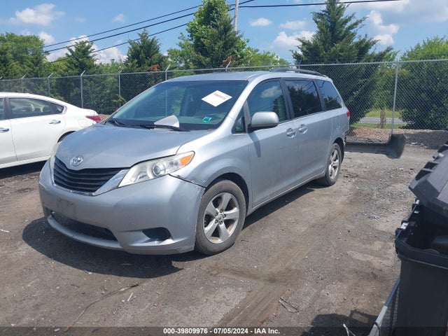 Toyota Sienna Le V6 8 Passenger 2014 5TDKK3DC2ES508807 Image 2