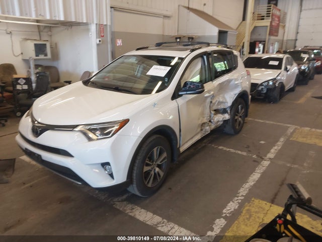 Toyota Rav4 Xle 2017 JTMRFREV0HD208723 Image 2