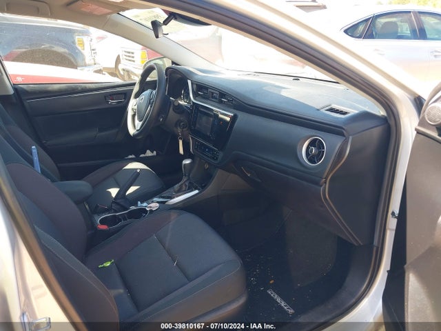 Toyota COROLLA LE 2018 5YFBURHE7JP851365 Image 5