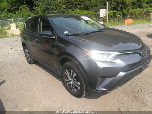 Toyota RAV4 LE 2018 JTMBFREV4JJ236419 головне зображення
