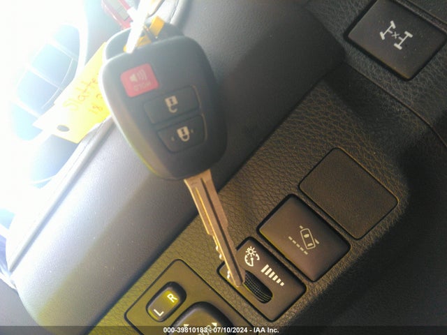Toyota RAV4 LE 2018 JTMBFREV4JJ236419 Image 11