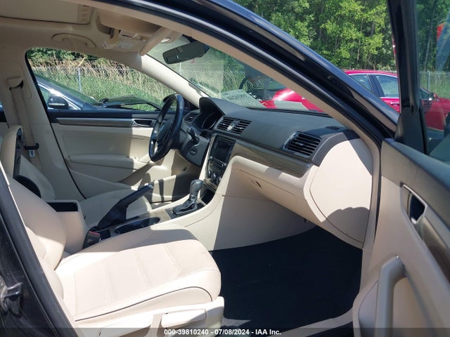 1VWGT7A3XHC012199 Volkswagen Passat 1.8t Se