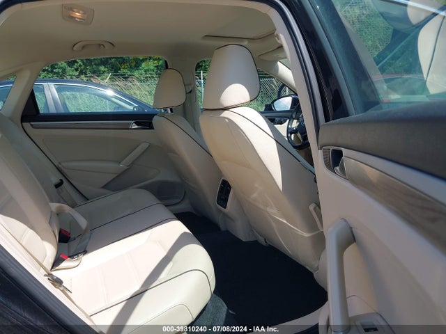 1VWGT7A3XHC012199 Volkswagen Passat 1.8t Se