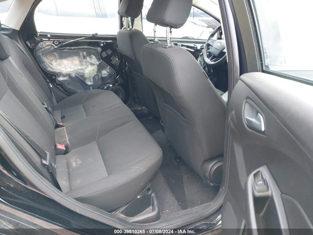 Ford FOCUS SE 2017 1FADP3F26HL237695 Image 8