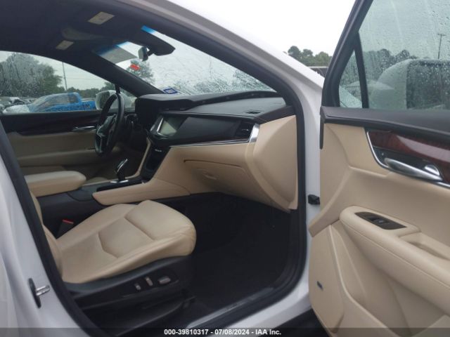 1GYKNCRS8HZ214025 Cadillac Xt5 Premium Luxury