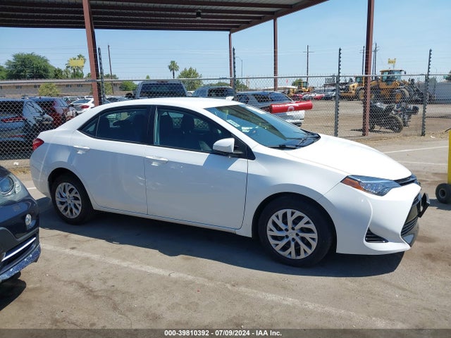 Toyota COROLLA LE 2018 2T1BURHE0JC043987 Image 13
