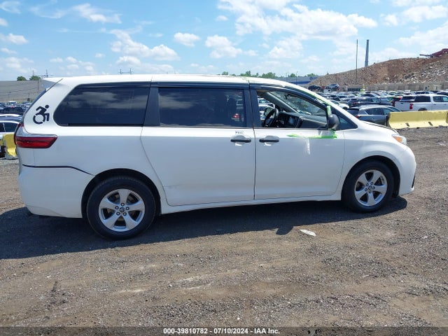 Toyota Sienna L 7 Passenger 2018 5TDZZ3DC8JS960300 Image 13