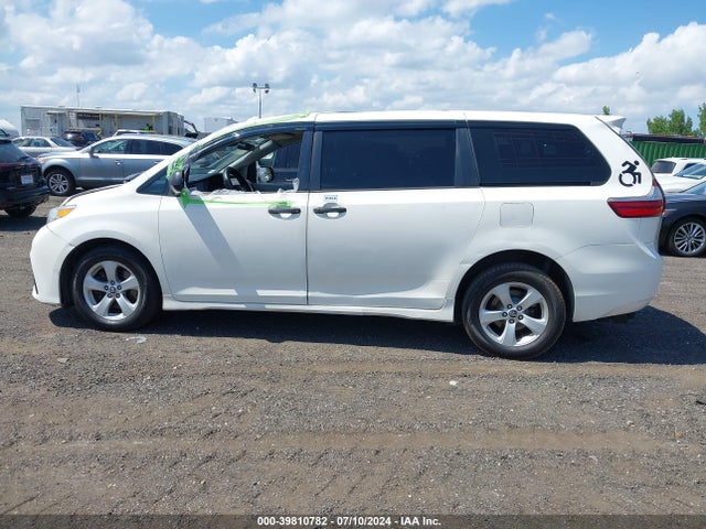 Toyota Sienna L 7 Passenger 2018 5TDZZ3DC8JS960300 Image 14