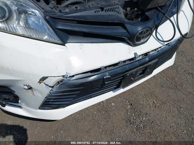 Toyota Sienna L 7 Passenger 2018 5TDZZ3DC8JS960300 Image 18