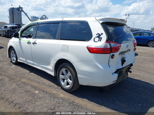 Toyota Sienna L 7 Passenger 2018 5TDZZ3DC8JS960300 Image 3