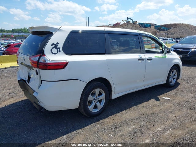 Toyota Sienna L 7 Passenger 2018 5TDZZ3DC8JS960300 Image 4