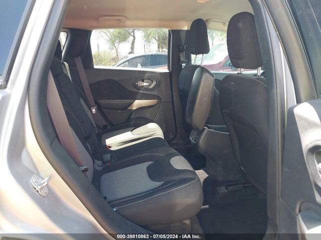 1C4PJLCB3JD510394 Jeep Cherokee Latitude Fwd
