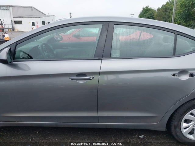 Hyundai ELANTRA SE 2018 5NPD74LF5JH300478 Image 14