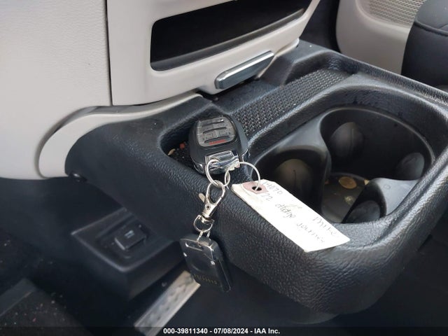 2C4RC1CG5NR172616 Chrysler Voyager Lx
