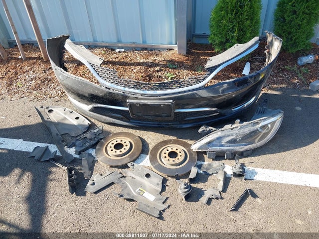 Chrysler 200 C 2015 1C3CCCCG4FN565415 Image 12