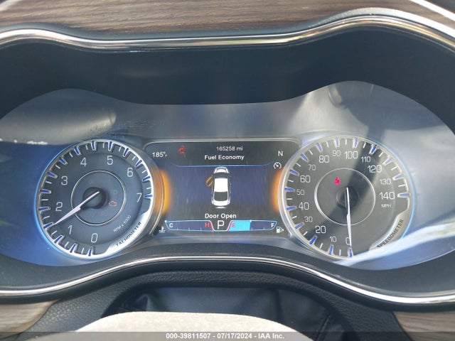 Chrysler 200 C 2015 1C3CCCCG4FN565415 Image 7