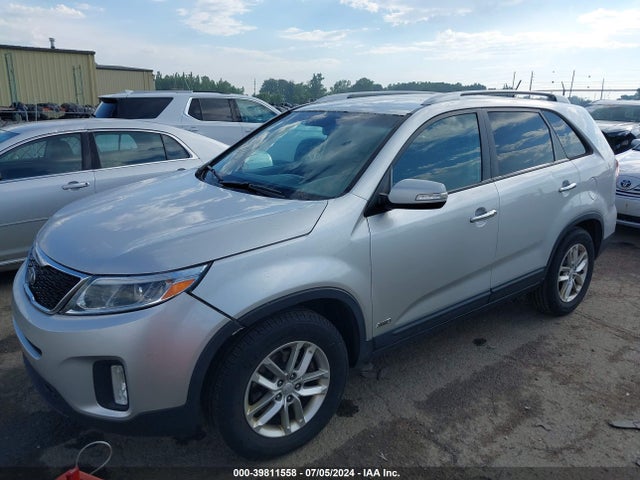 KIA SORENTO LX 2014 5XYKTCA66EG501917 Image 2