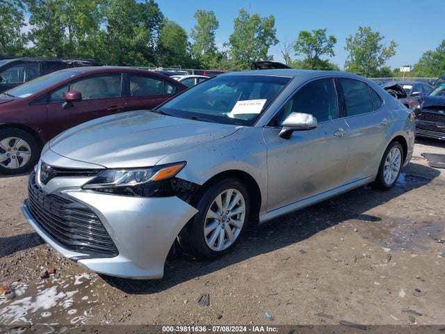 Toyota CAMRY LE 2018 4T1B11HK7JU049655 Image 2