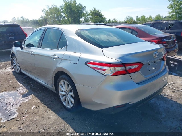Toyota CAMRY LE 2018 4T1B11HK7JU049655 Image 3