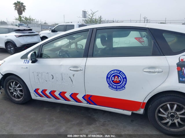 Toyota Prius V Four 2016 JTDZN3EU5GJ047423 Image 14