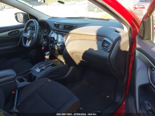 JN1BJ1CR8JW285585 Nissan Rogue Sport S