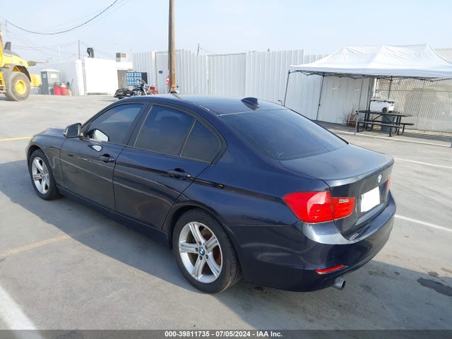 BMW 320i 2015 WBA3B1C59FP681485 Image 3