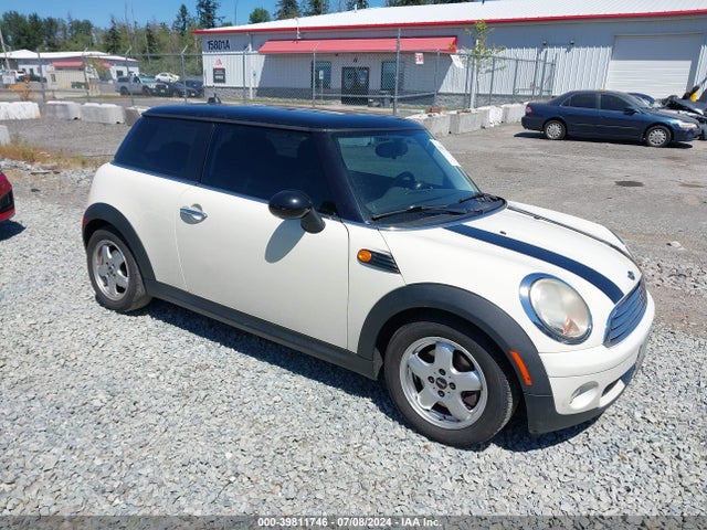 2008 MINI COOPER WMWMF33558TU66703 Photo 0