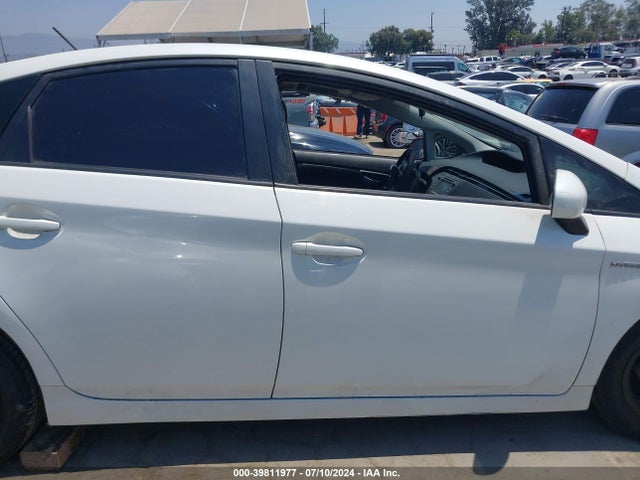 Toyota Prius Three 2015 JTDKN3DU3F1954821 Image 13