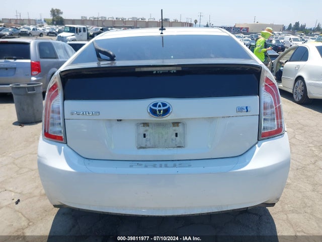 Toyota Prius Three 2015 JTDKN3DU3F1954821 Image 16
