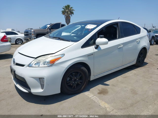 Toyota Prius Three 2015 JTDKN3DU3F1954821 Image 2