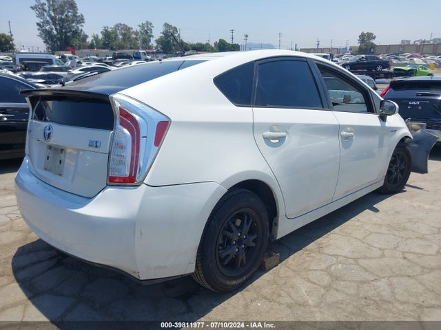 Toyota Prius Three 2015 JTDKN3DU3F1954821 Image 4