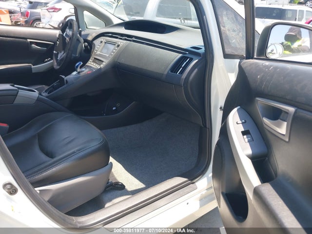 Toyota Prius Three 2015 JTDKN3DU3F1954821 Image 5