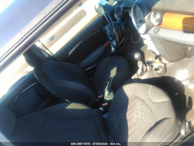 2009 MINI COOPER CLUBMAN WMWML33559TX50102 Photo 4