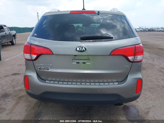 KIA Sorento Lx V6 2015 5XYKTDA74FG611624 Image 16