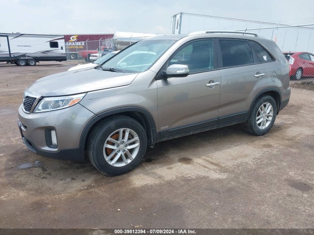 KIA Sorento Lx V6 2015 5XYKTDA74FG611624 Image 2