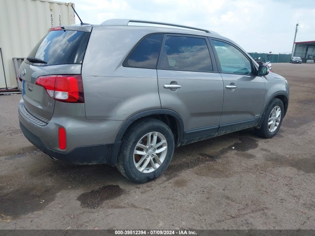KIA Sorento Lx V6 2015 5XYKTDA74FG611624 Image 4