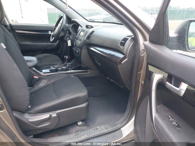 KIA Sorento Lx V6 2015 5XYKTDA74FG611624 Image 5