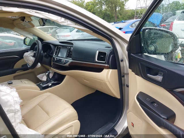 5TDDKRFH8FS076391 Toyota Highlander Limited V6