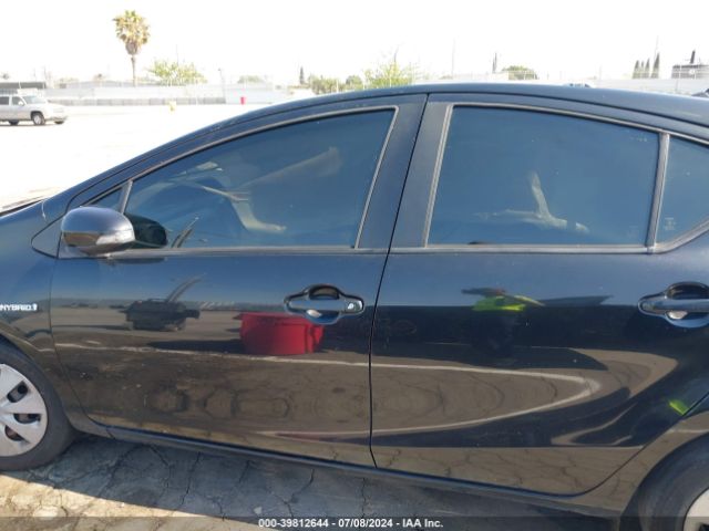 JTDKDTB35E1562306 Toyota Prius C One