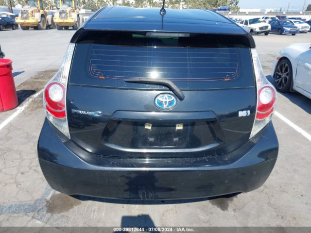 JTDKDTB35E1562306 Toyota Prius C One