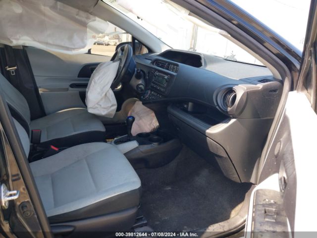 JTDKDTB35E1562306 Toyota Prius C One