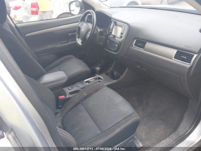 JA4AD3A31GZ020213 Mitsubishi Outlander Se