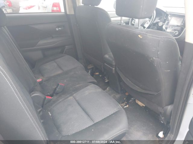 JA4AD3A31GZ020213 Mitsubishi Outlander Se