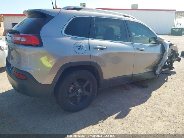 1C4PJLCB7JD563101 Jeep Cherokee Latitude Fwd