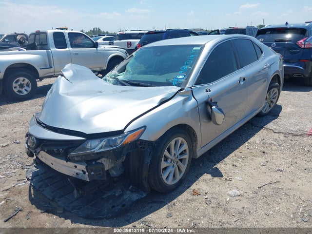 Toyota CAMRY LE 2022 4T1C11AK9NU683599 Image 2
